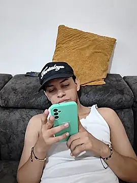 Top_and_bottom Show Webcam