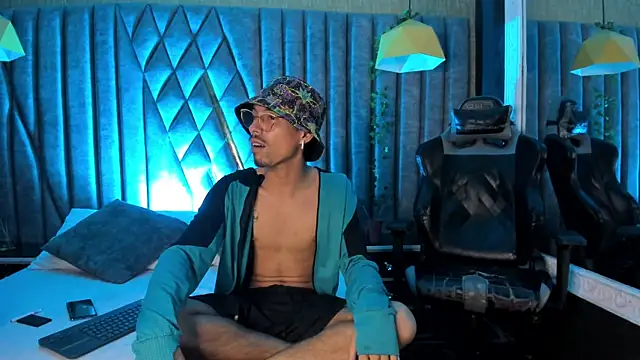 Chatroom XXX en direct de NoaahTylor