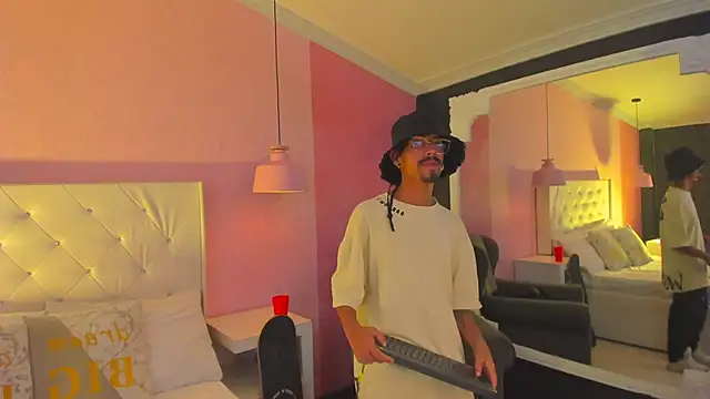 NoaahTylorn Webbikameraesitys