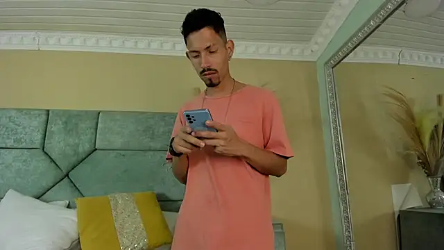 NoaahTylor 在線直播表演