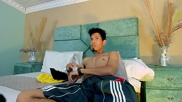 NoaahTylor 网络视讯表演