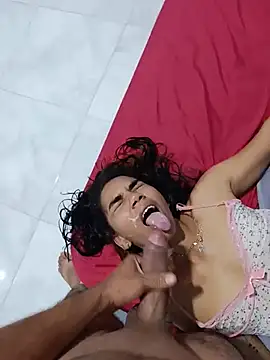 Show Webcam de SkinnyLatinaCuckoldCouple