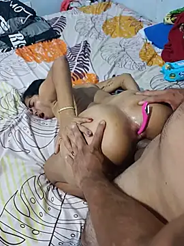 Show de webcam de SkinnyLatinaCuckoldCouple