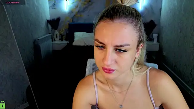 Silen_Tori Adlı Modelin Canlı XXX Sohbeti