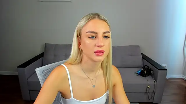 Silen_Tori's Live XXX Chat