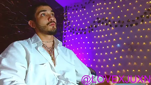 LovexJuxn8: διαδικτυακό σόου στην κάμερα