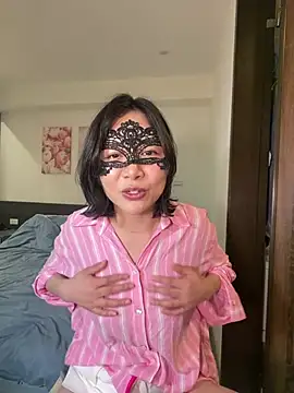 Mochi-Momo Pertunjukan Webcam
