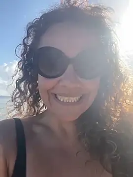 CurlyShakira Webcam-Show