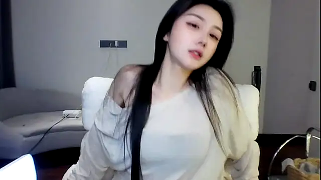 MedeLineayr's Webcam Show