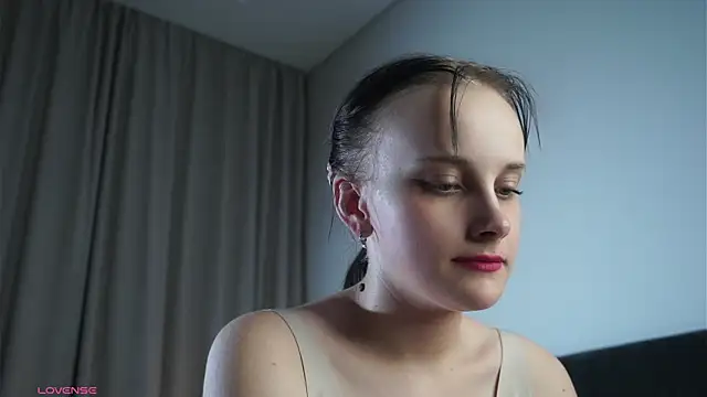 KirstinMcgeady Adlı Modelin Canlı XXX Sohbeti