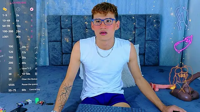 NicolasTorrez Show in webcam