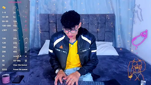 NicolasTorrez Webcam Show