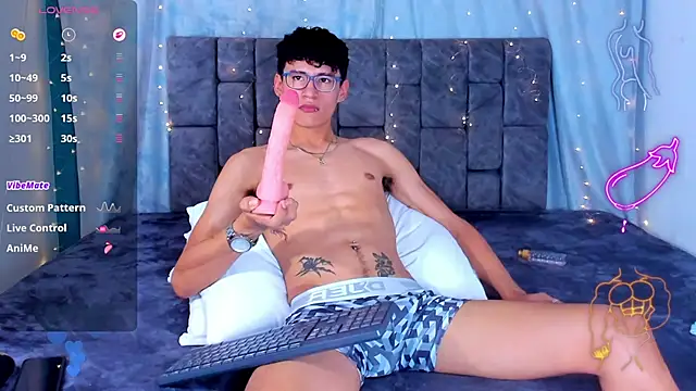 NicolasTorrez Show in webcam