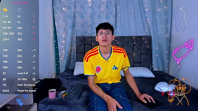 NicolasTorrez's Webcam Show