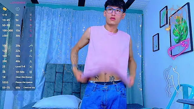 Show modela NicolasTorrez na web-kameri