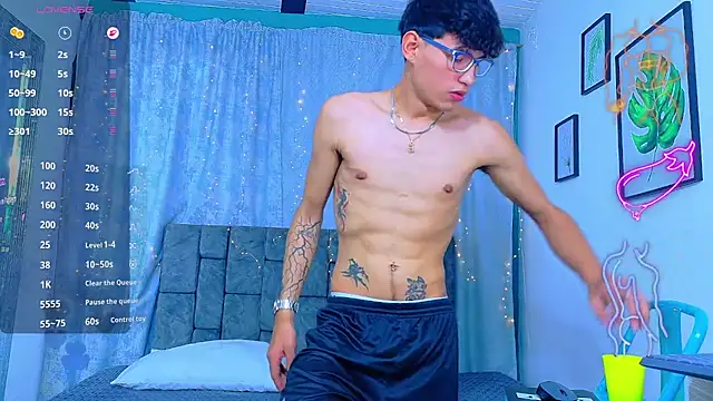 NicolasTorrez live XXX chat