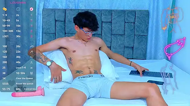 NicolasTorrez's Webcam Show