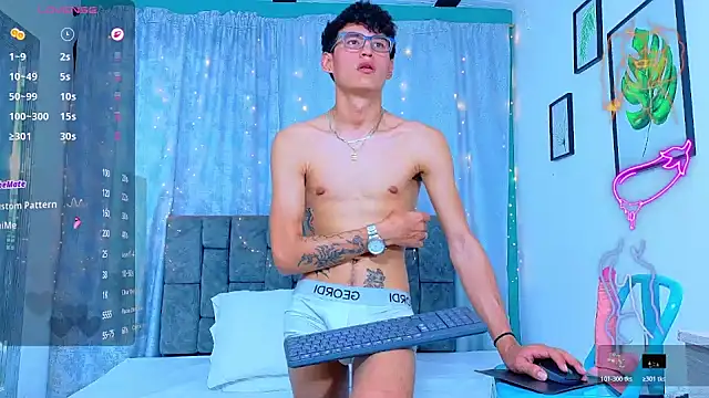 Show modela NicolasTorrez na web-kameri
