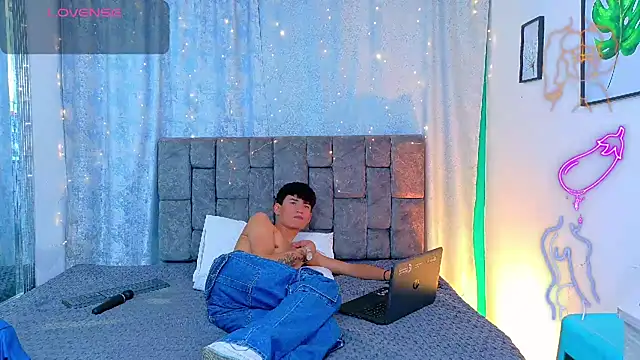 NicolasTorrez 网络视讯表演