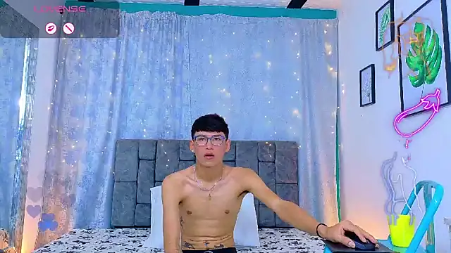 NicolasTorrez webcam show