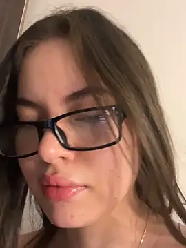alyabelova Adlı Modelin Canlı XXX Sohbeti