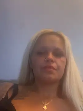 BlondeMilfXo's Webcam Show