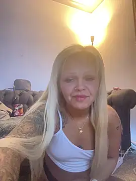 BlondeMilfXo – webcam-show