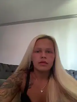 BlondeMilfXo's Live XXX Chat