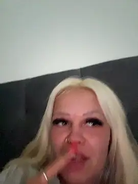 BlondeMilfXo – webcam-show