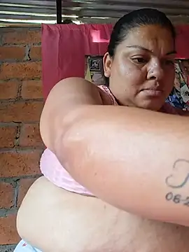 Juli_grandestetas Show in webcam