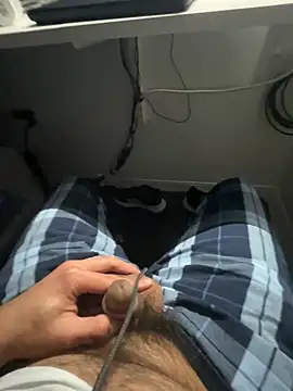 awesomemilkss Show in webcam