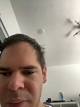 awesomemilkss Show in webcam