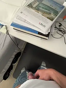 awesomemilkss' Webcam Show