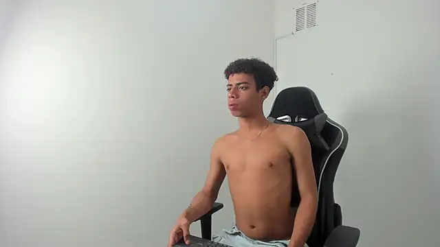 alexx_cum18's Webcam Show