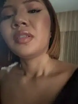 XXX chat uživo modela Alittleasiangirl