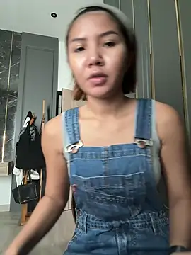 แชท XXX สดของ Alittleasiangirl