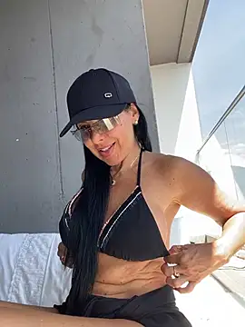 caritoo21's Live XXX Chat