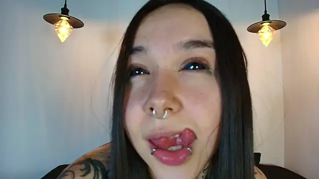alien_eyes09n Live XXX chat
