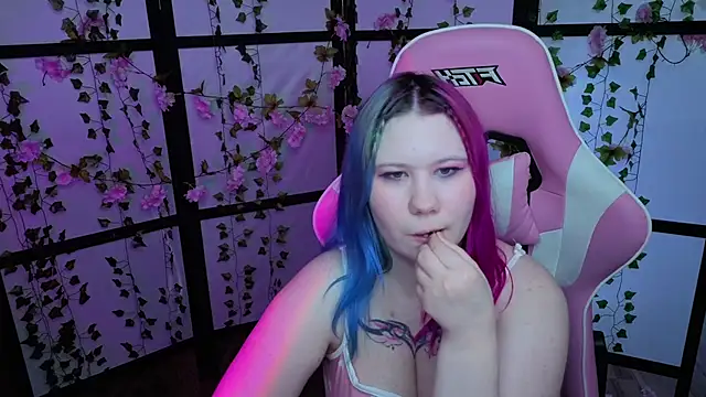 kitsune_little élő XXX-chatje