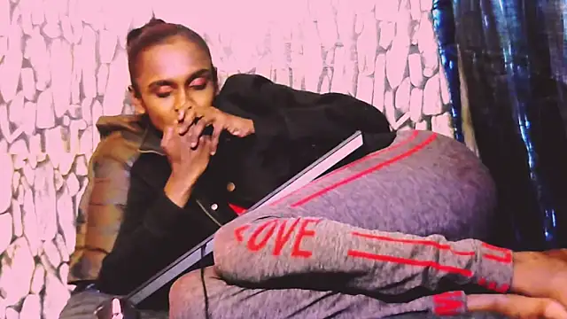 XXX chat uživo modela SassyXindian