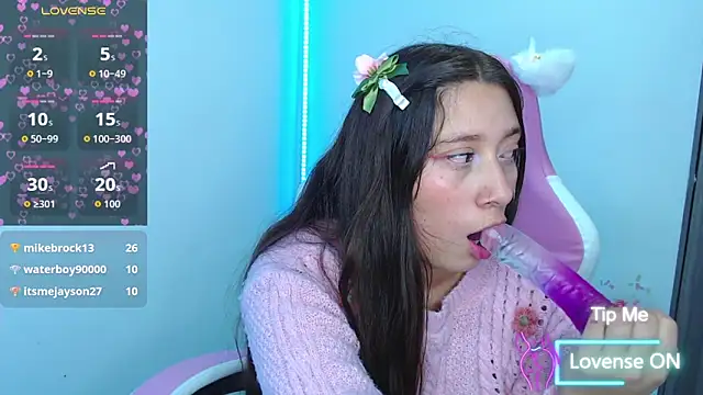 emmii_ Show in webcam