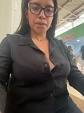 Miss_Bella_Flame Adlı Modelin Canlı XXX Sohbeti