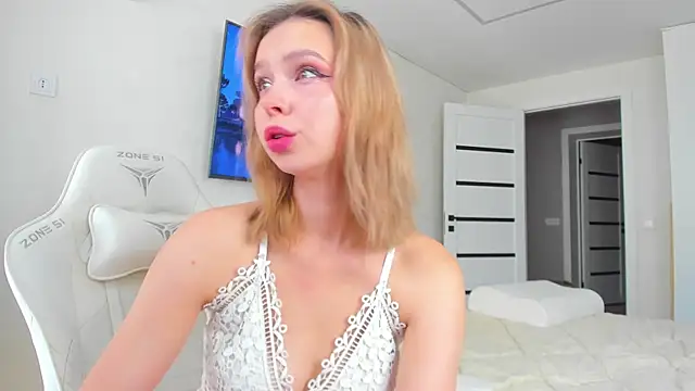 GlitchyDolly Chat XXX in diretta