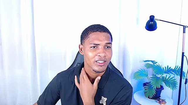 MaxCum18_n Webbikameraesitys