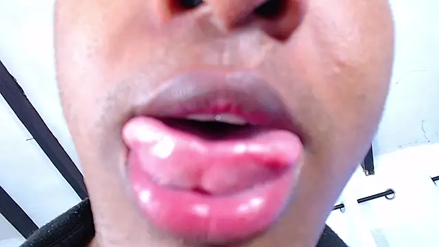 MaxCum18_'s Webcam Show