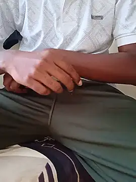 milky6ydick 网络视讯表演