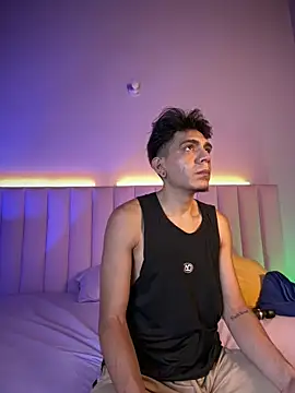 abrilandjulian Adlı Modelin Web Kamerası Şovu