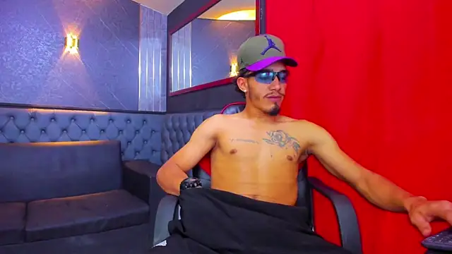 Show modela Dominant_kiing na web-kameri