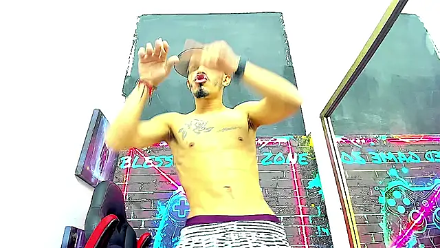 Dominant_kiing Show in webcam