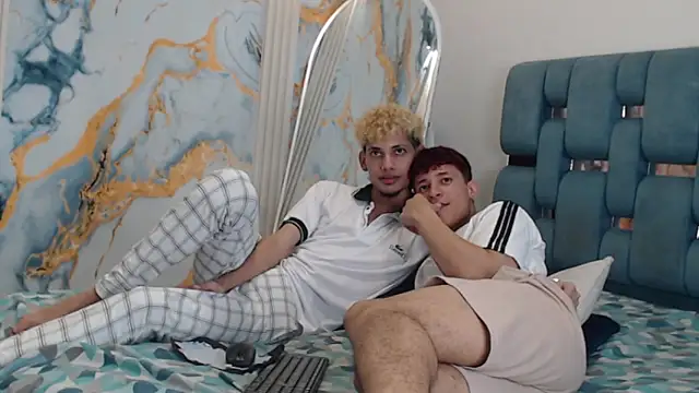 Show Webcam de YOUNG_BOYS_HELL